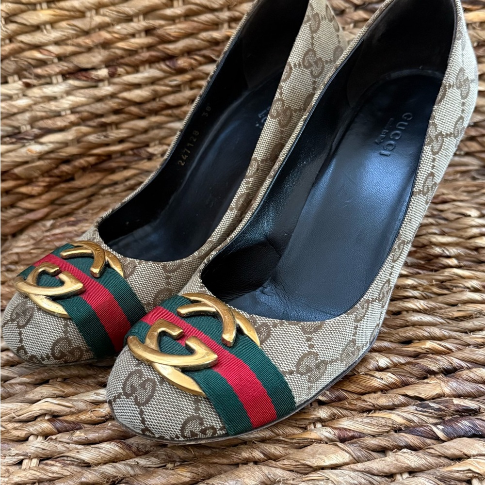 Authentic Gucci, gold buckle heels